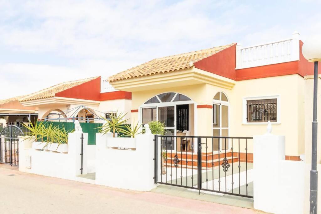 Villa Pink Villamediterraneo Torrevieja Exterior photo